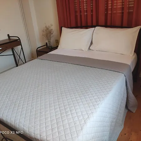 Apartman Manousos *
