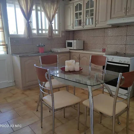 Manousos Apartman *